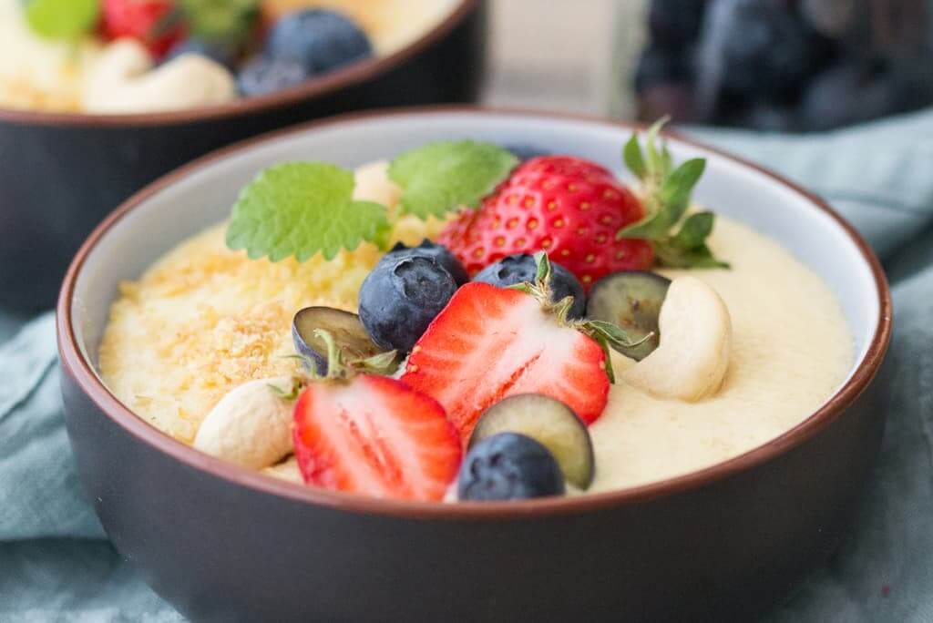 Mango-Smoothiebowl mit Goldleinsaat